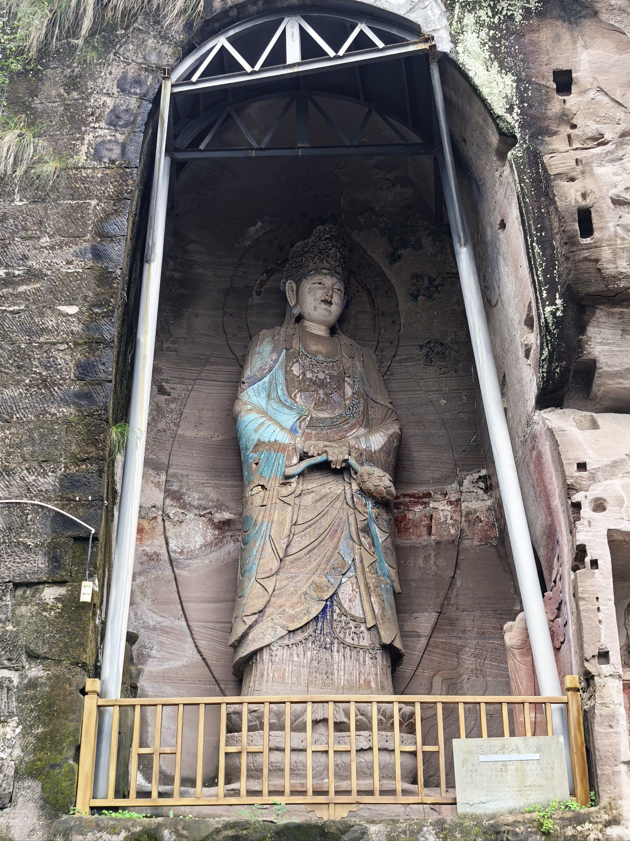 0元玩转这座城安岳石刻比较分散,圆觉洞是非常具有代表性的一个.