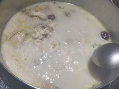 -洪氏嗨捞·广东猪肚鸡·椰子鸡火锅(西咸万象城店)