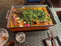 -何师烧烤·小龙虾·江湖川菜·精酿啤酒(成温店)