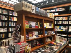 大堂-西西弗书店&矢量咖啡(壹方购物中心店)