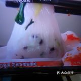 姜片，黄酒，入蒸锅里蒸8分钟左右出锅