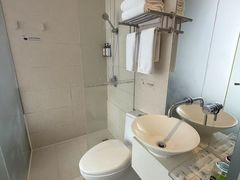 -卡罗酒店(东门晒布地铁站店)