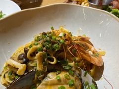 冬阴功汤海鲜意面-HELLO 27 意面·沙拉·帕尼尼