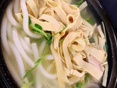 -丽虹云南过桥米线(兴工街店)