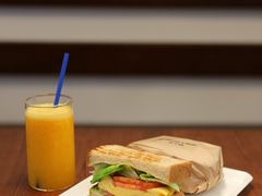 早市超值套餐橙汁+厚蛋三明治-AFS Cafe & Canteen(闽江二路店)