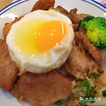 好久不来东圃镇，过来办事找简餐，刚好有「九龙冰室