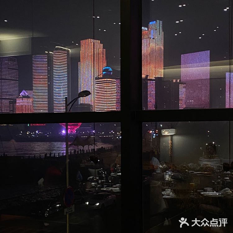 新年聚餐首选!看着五四广场灯光秀吃火锅好爽!