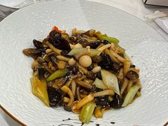 蚝油炒双菌-聚春园自助餐厅(东街口店)