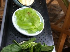 -洪氏嗨捞·广东猪肚鸡·椰子鸡火锅(西咸万象城店)