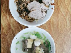 -松树干拌面店