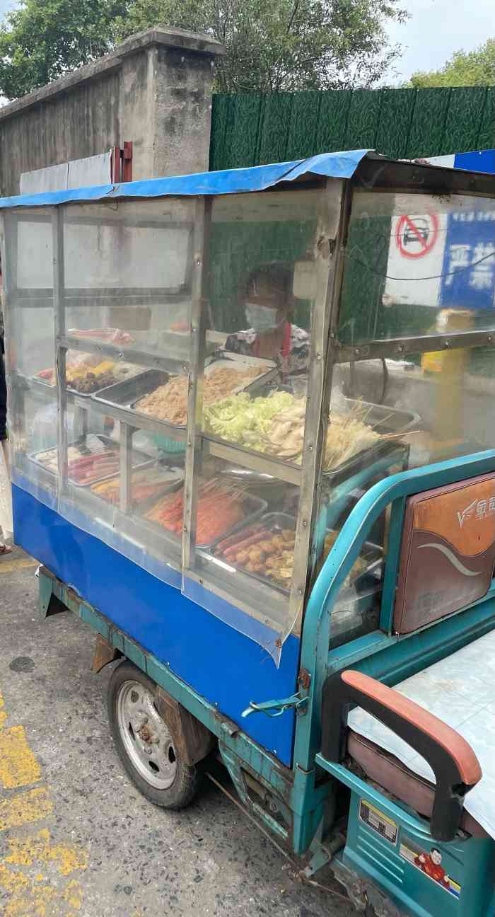 油炸香酥麻辣烫-"南浦门口很容易就看到了～「炸素鸡」「炸.