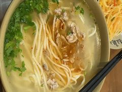 -亮亮面馆(经六路店)