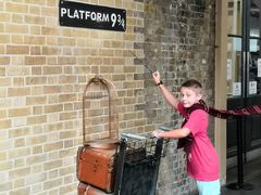 -九又四分之三站台哈利波特商店