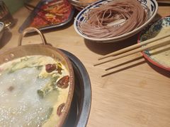 -洱火云南酸菜牛肉火锅(石景山当代商城店)