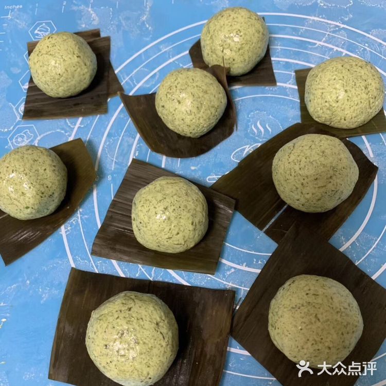 艾滋粑是传统的小吃，尤其广东客家人最喜欢做来吃！