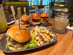 -三勾JJJ Burger&Coffee(梅溪湖店)