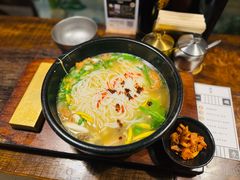 -银米·云南传统过桥米线(双廊黑金冠店)