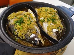 -阿瓦山寨·湘菜现炒·剁椒鱼头王(咸阳总店)