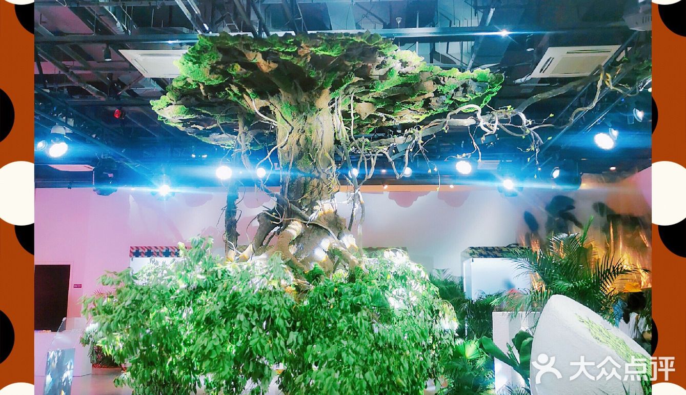 JNBY共生温室创意展，体验超现实空间