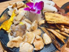-一朵菌·野生菌探索家火锅(南亚店)
