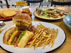 27&nbsp;牛肉汉堡-HELLO 27 意面·沙拉·帕尼尼