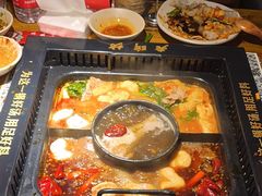 -老牌坊云南鱼豆花火锅(哈西万达店)