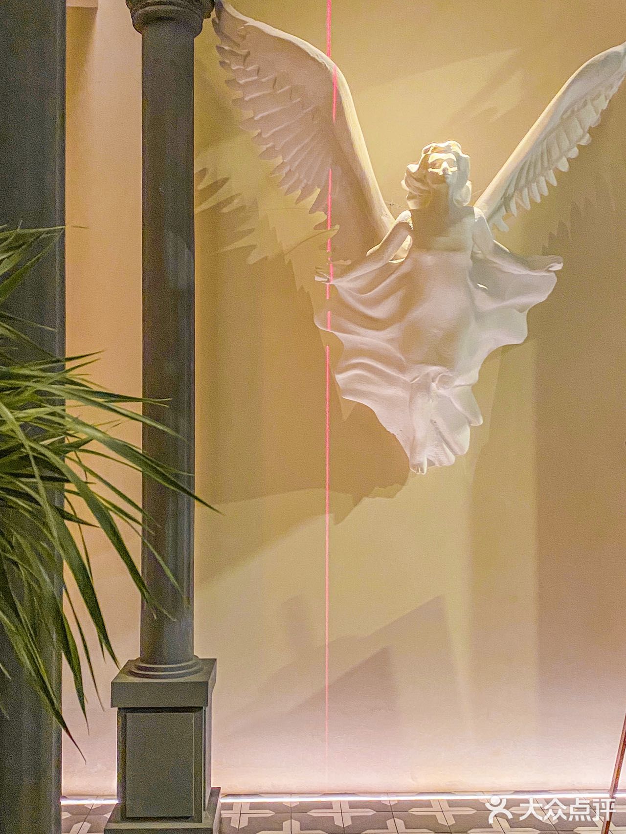 就在这个夏日夜晚🏙看着车水马龙聊聊天吧 