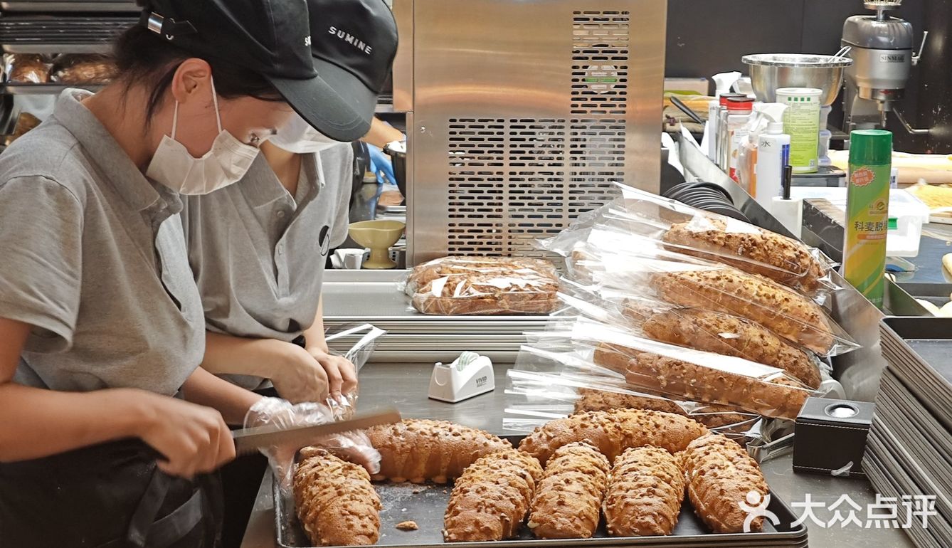 重庆开到成都的首店，虎皮蛋糕确实好吃