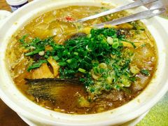 招牌秘制鱼头砂锅-老大同酒家·糟卤·本帮菜(中山公园店)