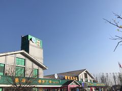 -诸城服务区-停车场