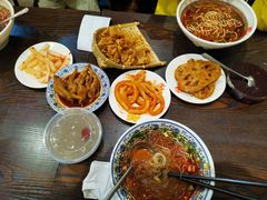 -爆炸头阿姨小四川正宗川味小吃(无任何分店)