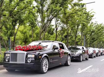 婚车的座位人员安排 1第一辆车摄像车：摄像化妆师