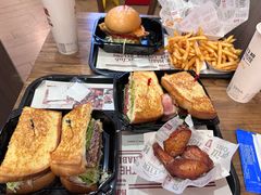 -The Habit Burger Grill 哈比特汉堡(世博店)