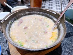 -何妹湿辣牛肉·粤式烧烤砂煲(桂雅路店)