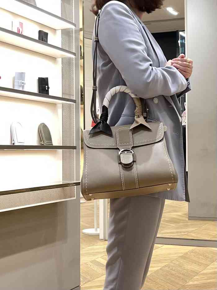 delvaux(北京skp店"蓝色包包爱好者本人本来是想买navy的但.