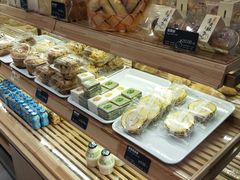 面包甜点陈列柜-面包新语(吾悦国际广场店)