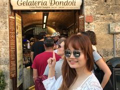 -Gelateria Dondoli