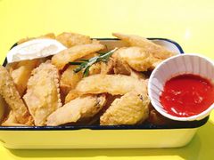 美式风味炸鸡翅配薯条-MIKAKU(万达广场上海宝山店)