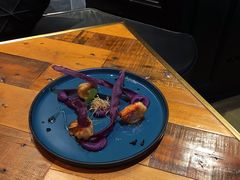 煎虾配紫薯泥薯片及姜味柠檬汁-AZUL by FUEL蓝色·法式酒馆(琶醍店)