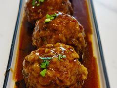 鸭蛋黄狮子头-梅飞酒家(名辉豪庭店)