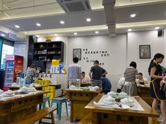 大堂-老表牌·蛙蛙鸡冷锅鱼(成都东站店)