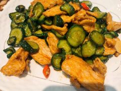 黄瓜钱炒肉-李连贵酒家熏肉大饼(昆明街店)