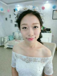 -红馆妆造(中央大街店)