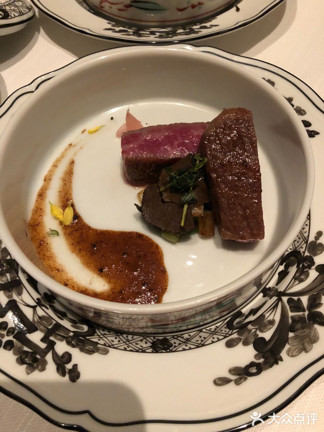 推广有一个米其林套餐，158新无一位，加88元跟酒