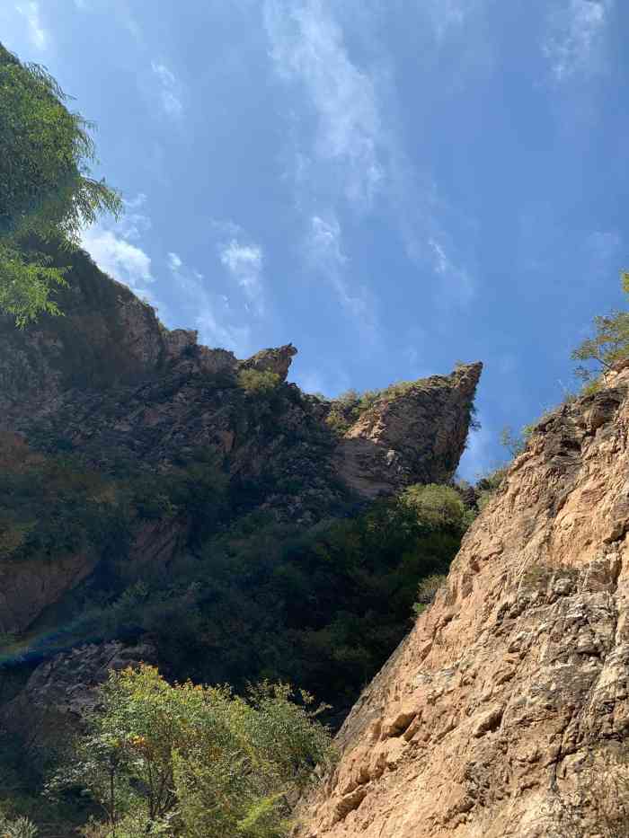 飞狐峪位于张家口蔚县,一个免费景点,之前冬季的时候来过,马路上都是