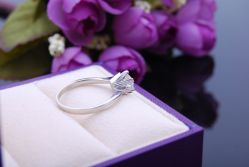 -威德钻石-克拉钻大本营(南京东路店)