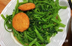 Stir-fried Vegetables with Pork Rind Crumbs