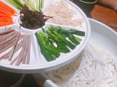 鸡丝凉米线-云海肴·汽锅鸡·云南菜(美罗城店)