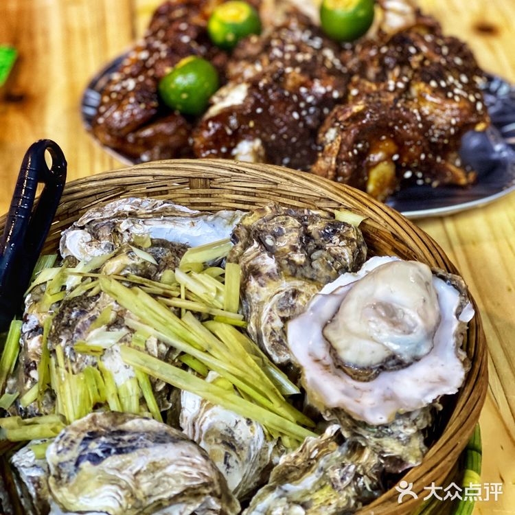 南宁夜市美食 | 肉质鲜美的高压锅生蚝🦪