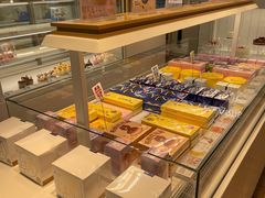 面包甜点陈列柜-好利来(新华百货店)